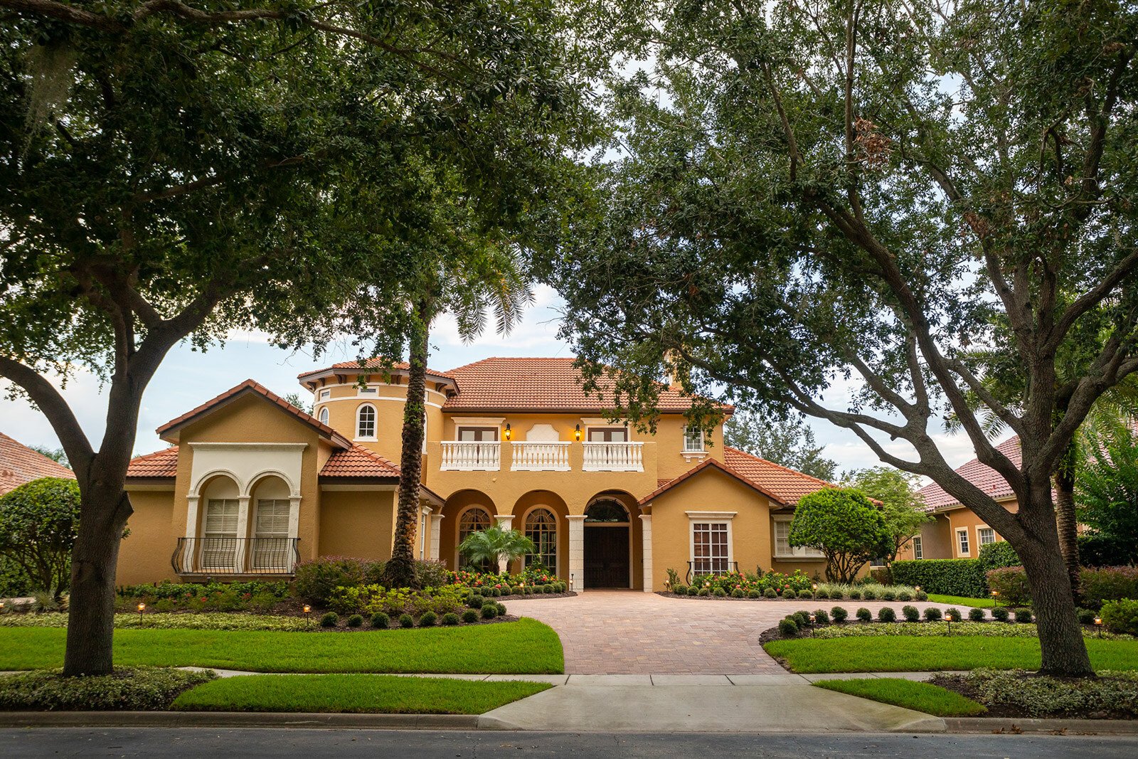 20 Great Ideas for the Best Front Yard Landscaping at Your Orlando, FL Home